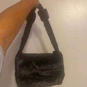 Black fur should purse
